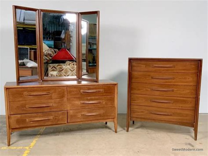broyhill dresser